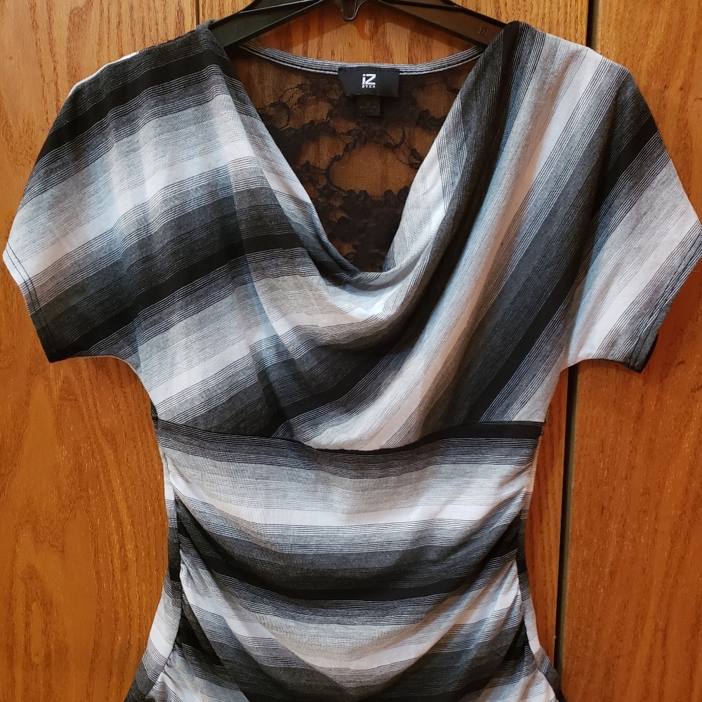 Black and white pull over top
